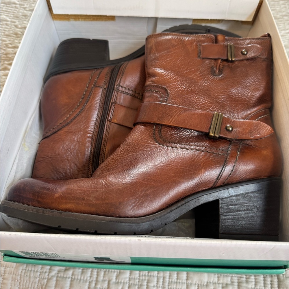 Clark’s Women’s Cognac/Brown Leather Ankle Boots